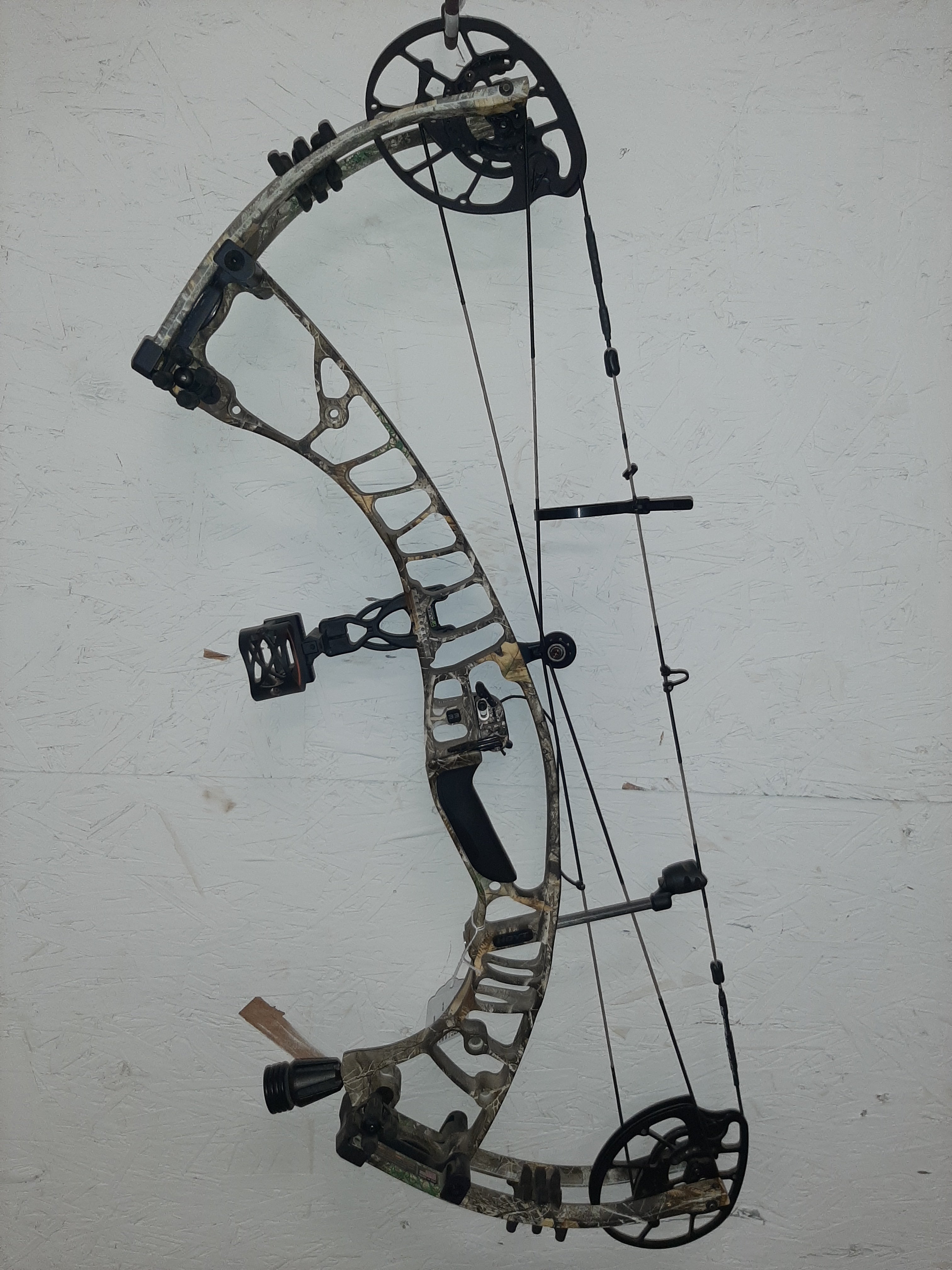 USED Hoyt Ventium Pro 65#