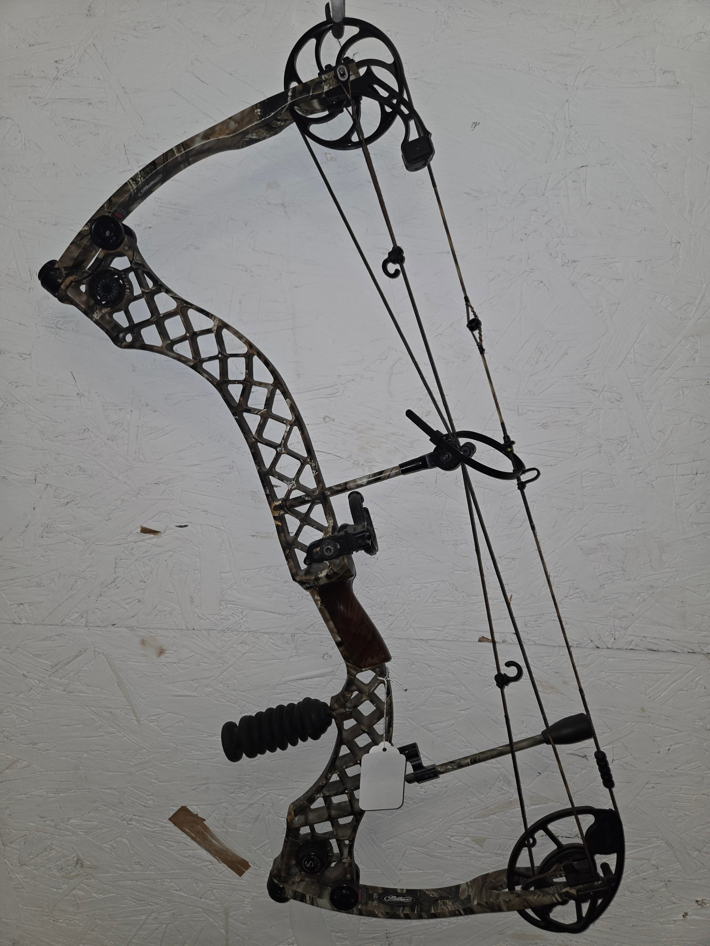 USED Mathews Helium 70# LH