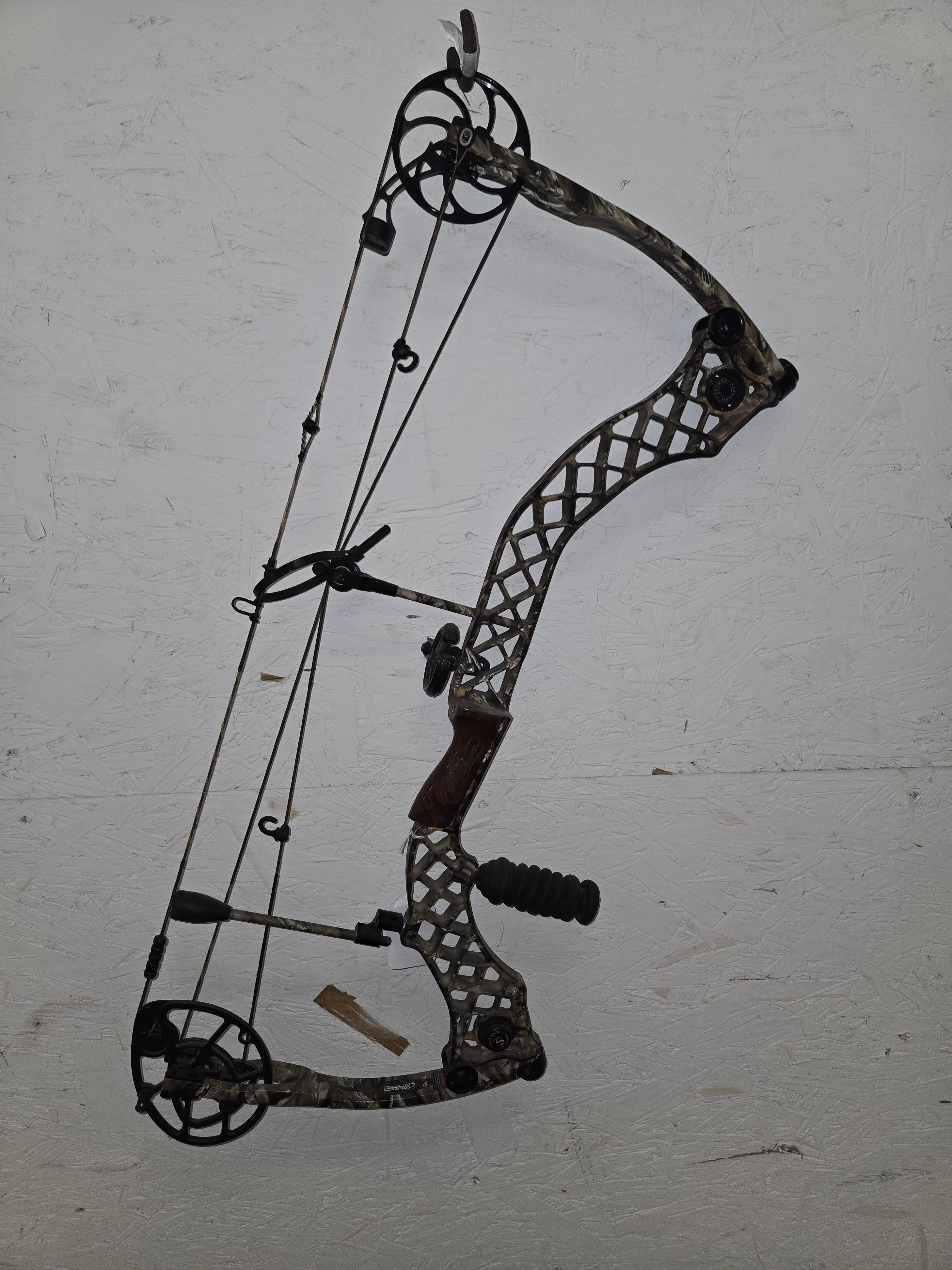 USED Mathews Helium 70# LH