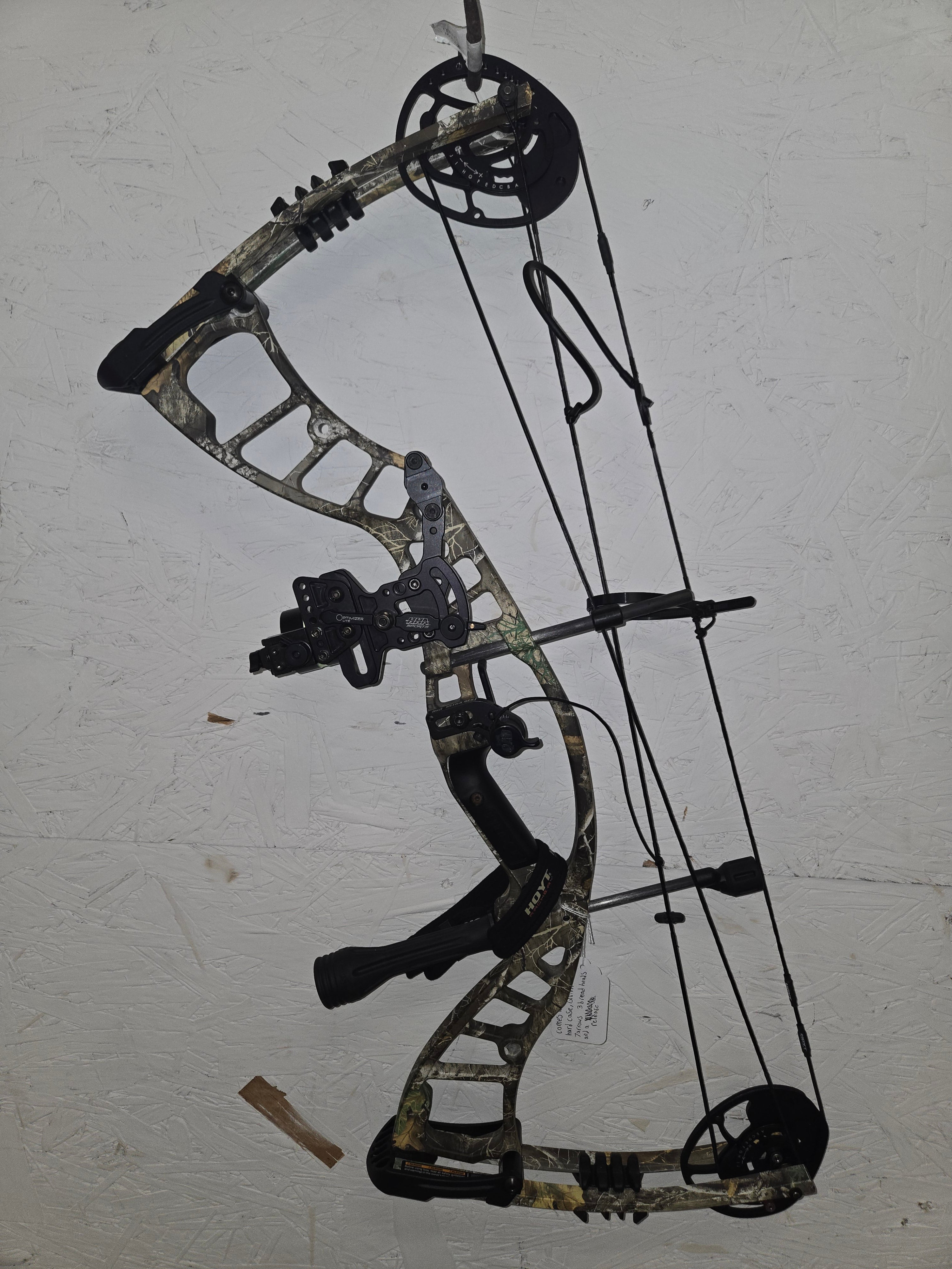 USED Hoyt PowerMax 70# LH