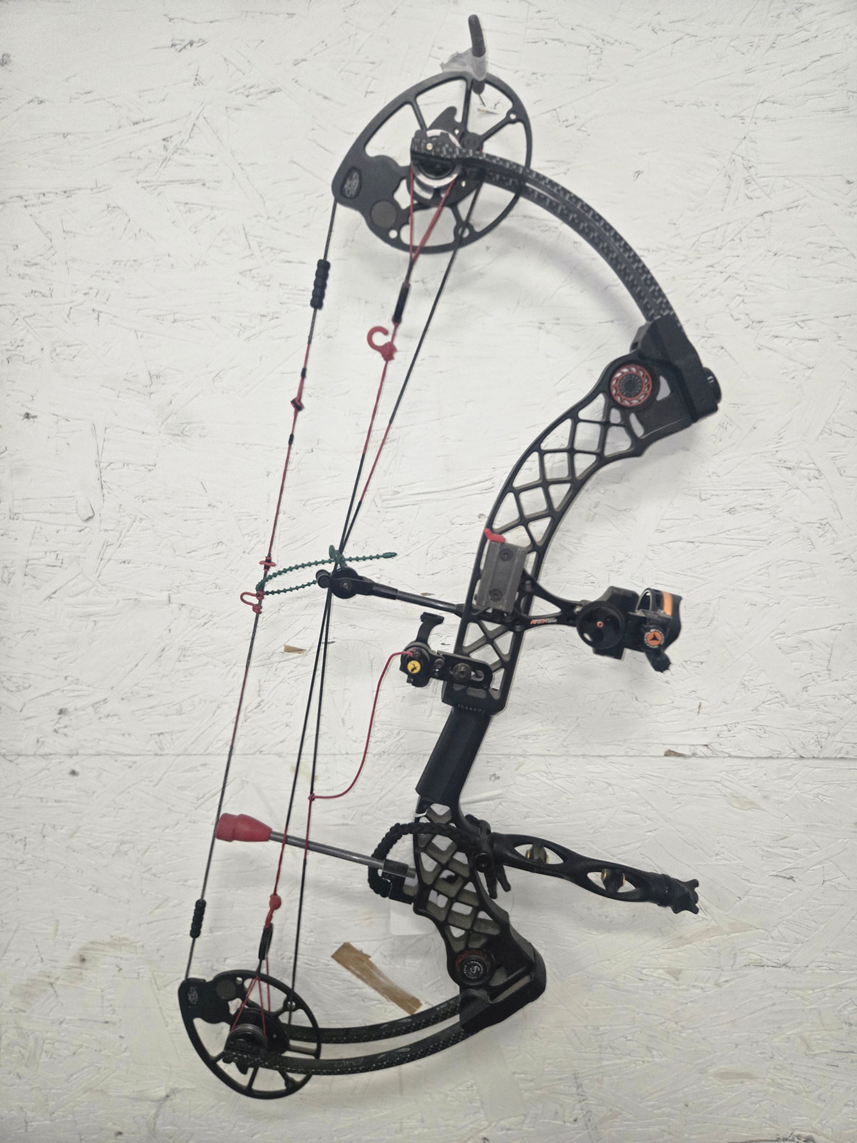 Used Mathews Chill 70#