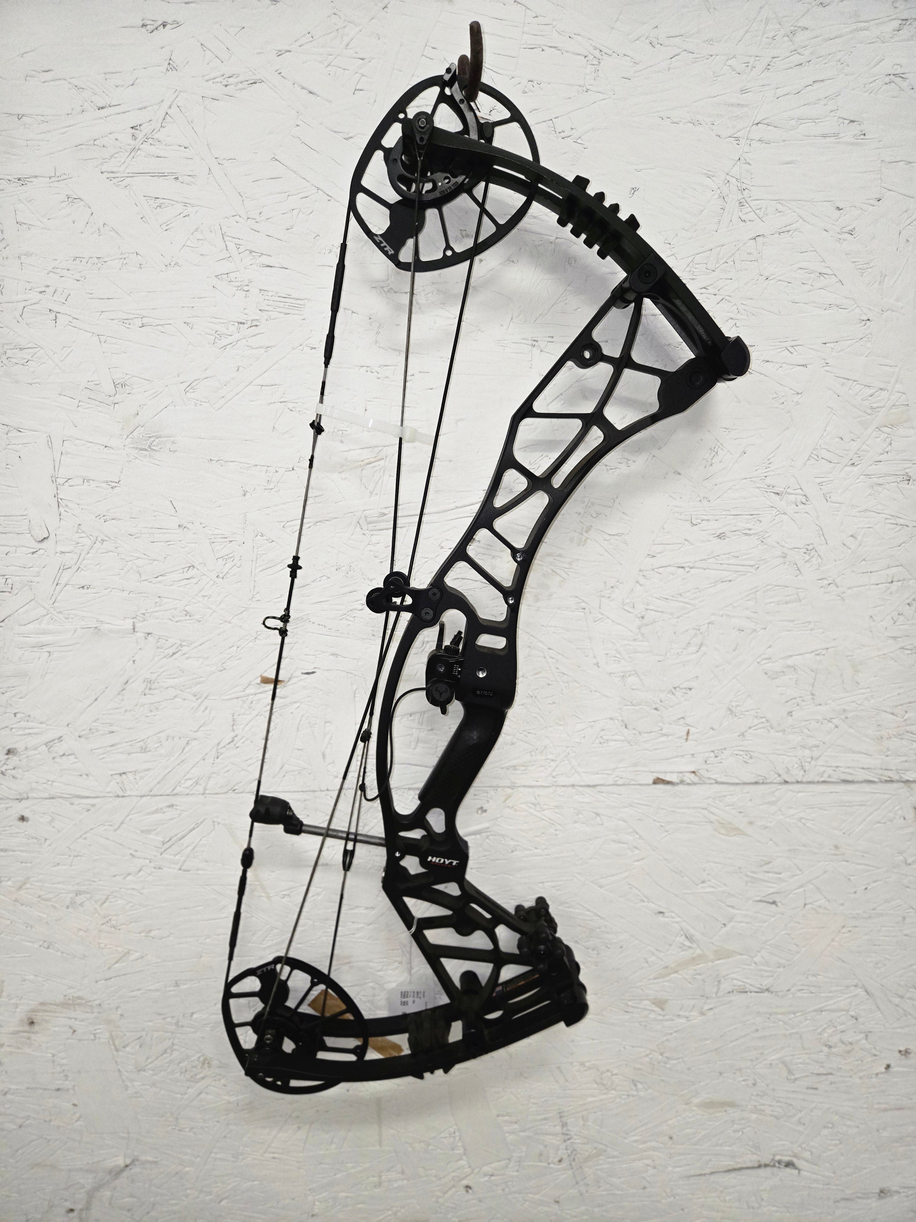 Used Hoyt Axius 70#