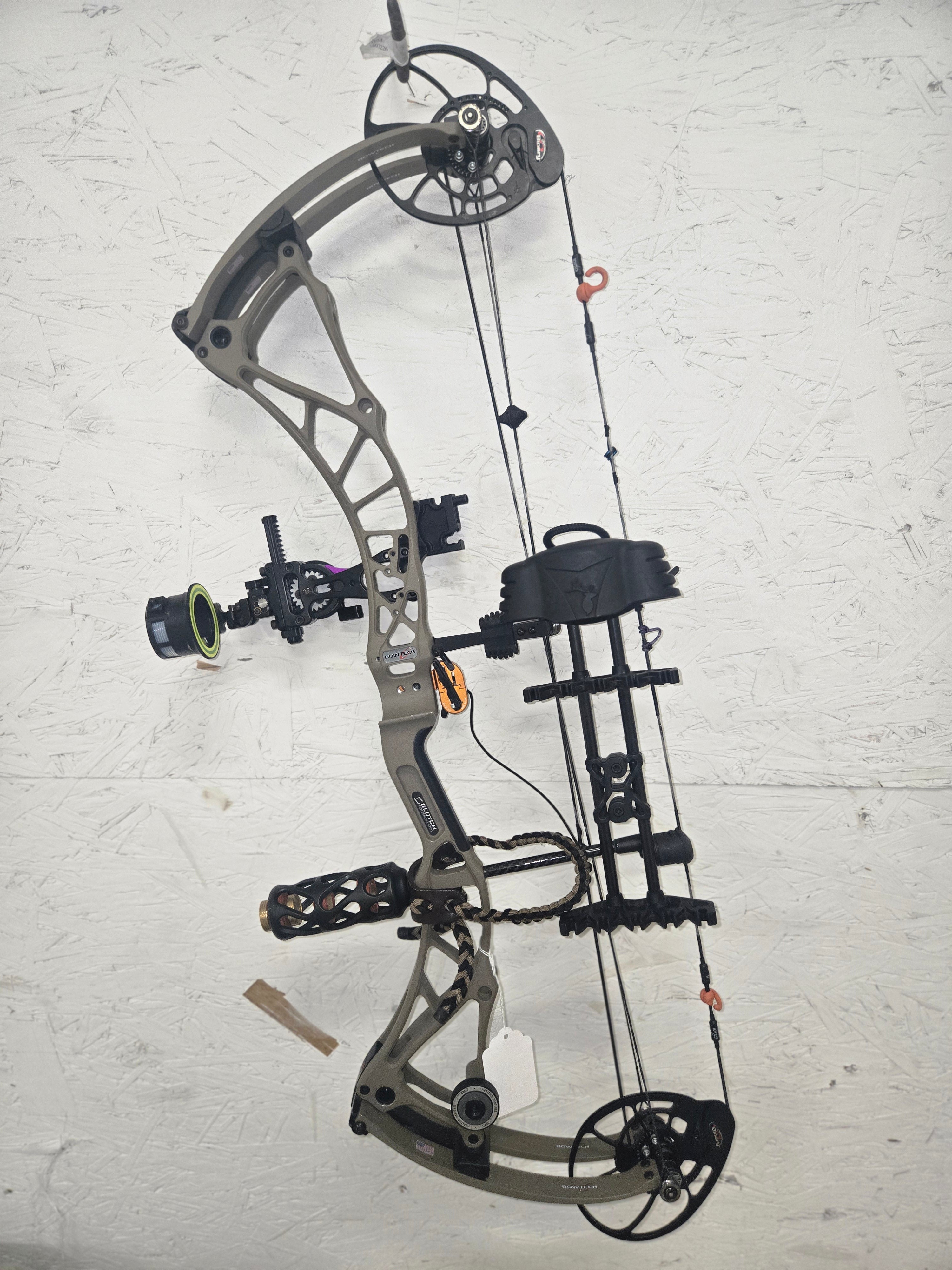 Used Bowtech Realm 60#