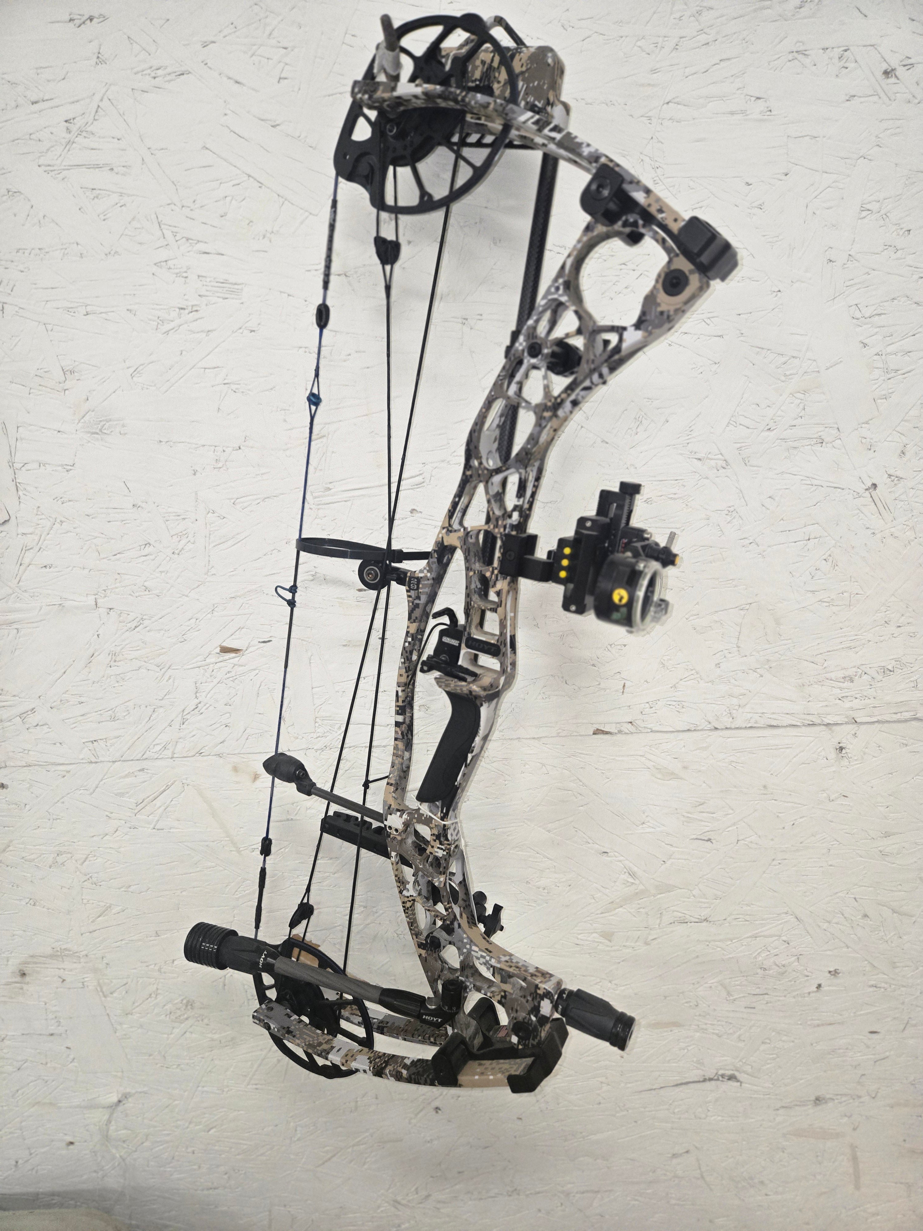 Used Hoyt Alpha AX-2 29 70# LH