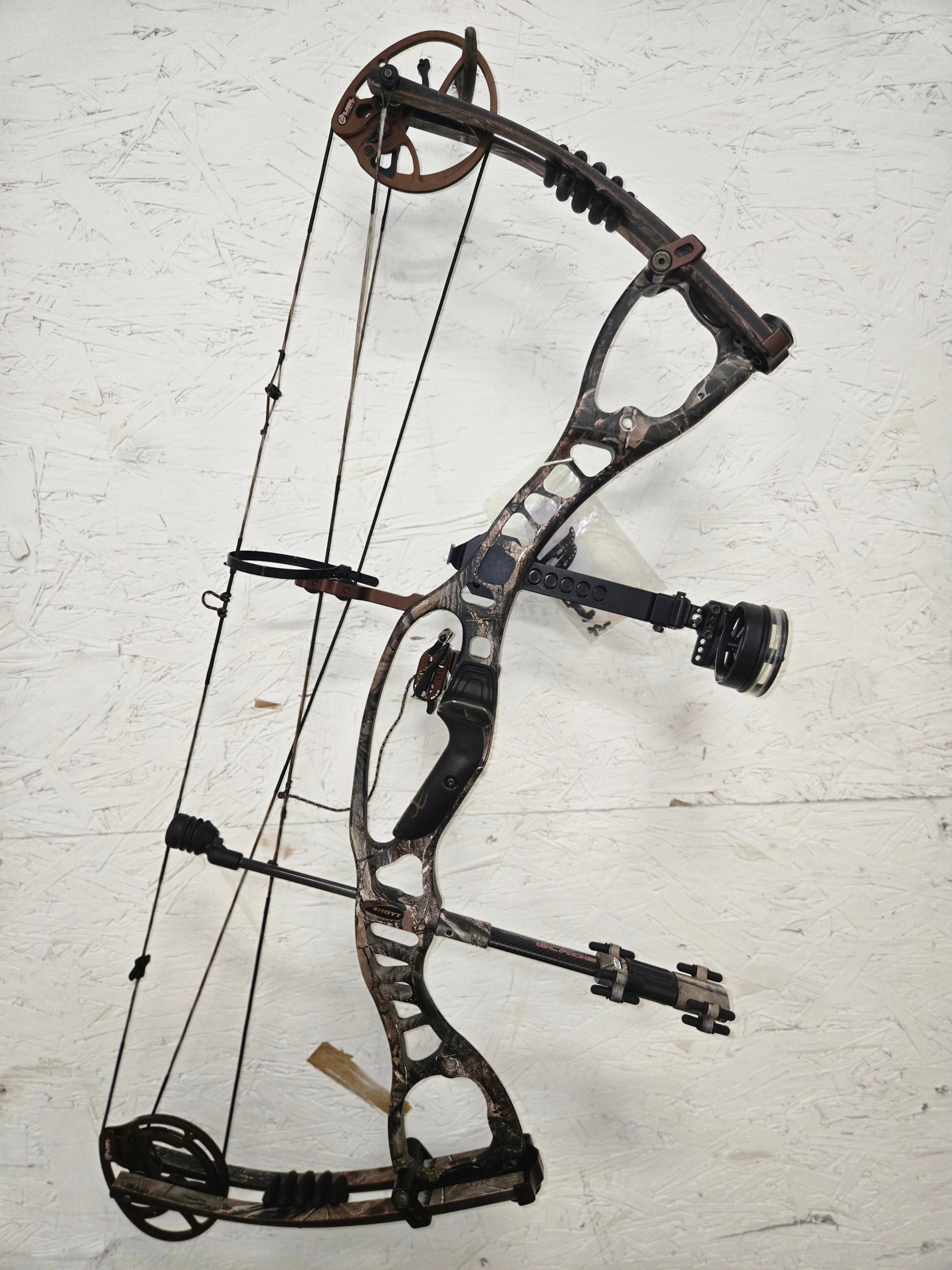 Used Hoyt CRX 32 70# LH